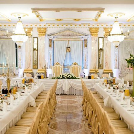 Hotel Ksiaze Poniatowski Lesznowola  Экстерьер фото