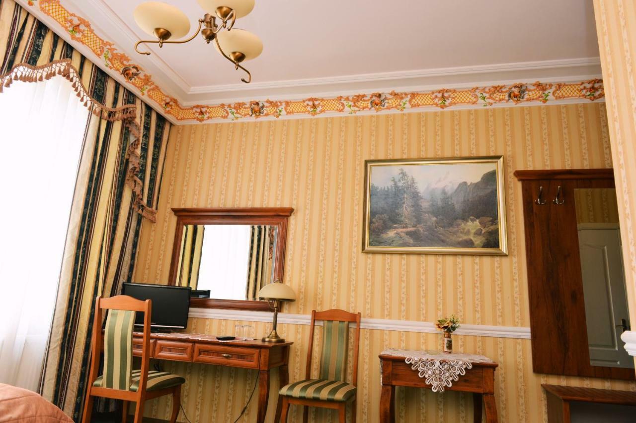 Hotel Ksiaze Poniatowski Lesznowola  Экстерьер фото