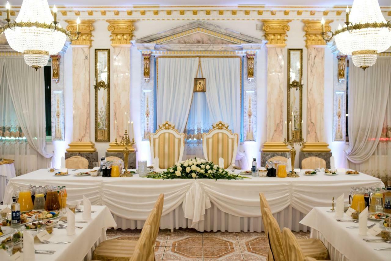 Hotel Ksiaze Poniatowski Lesznowola  Экстерьер фото